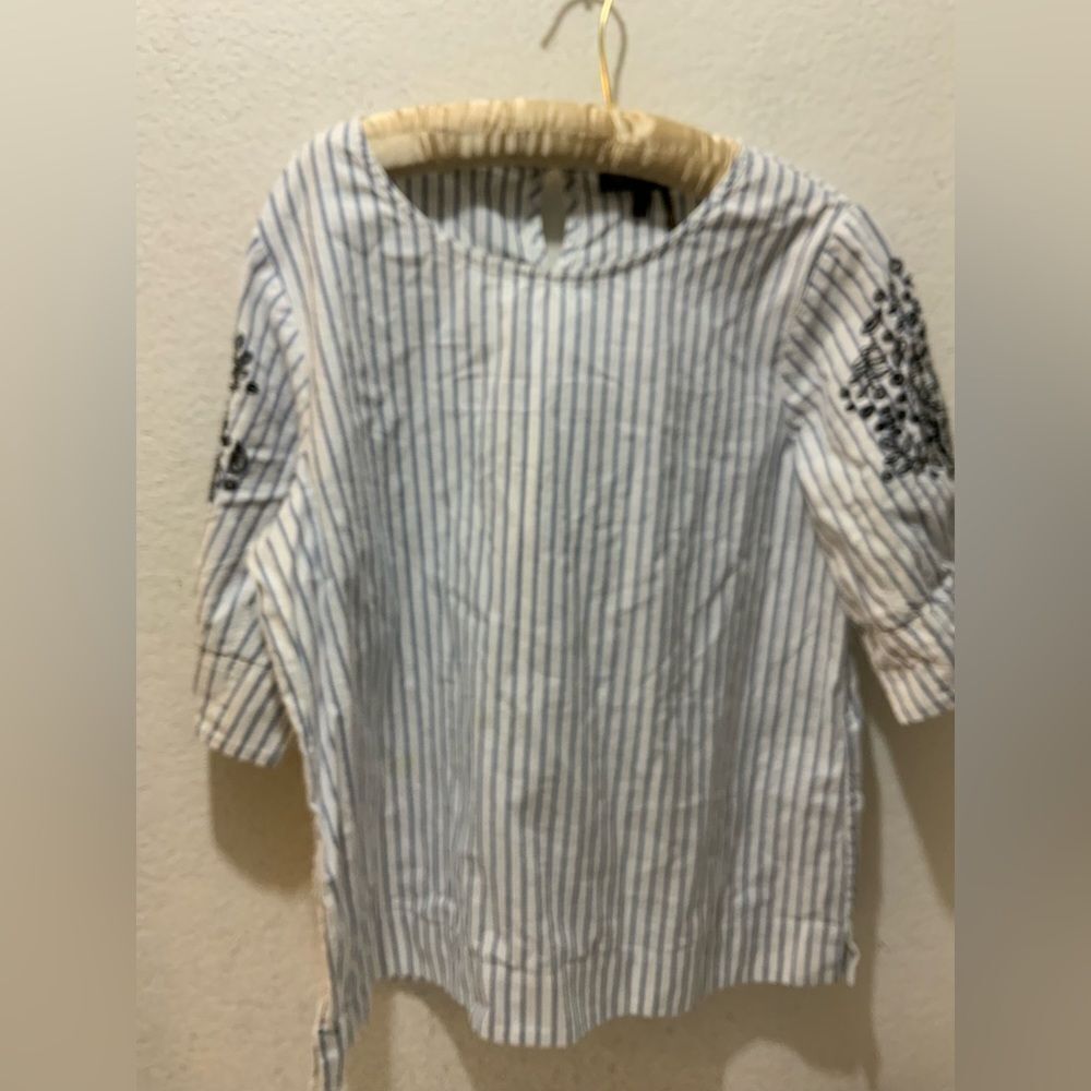 DONNA KARAN Top L Stripe Embroidered Sleeve  back Button Blouse Cotton Blue
